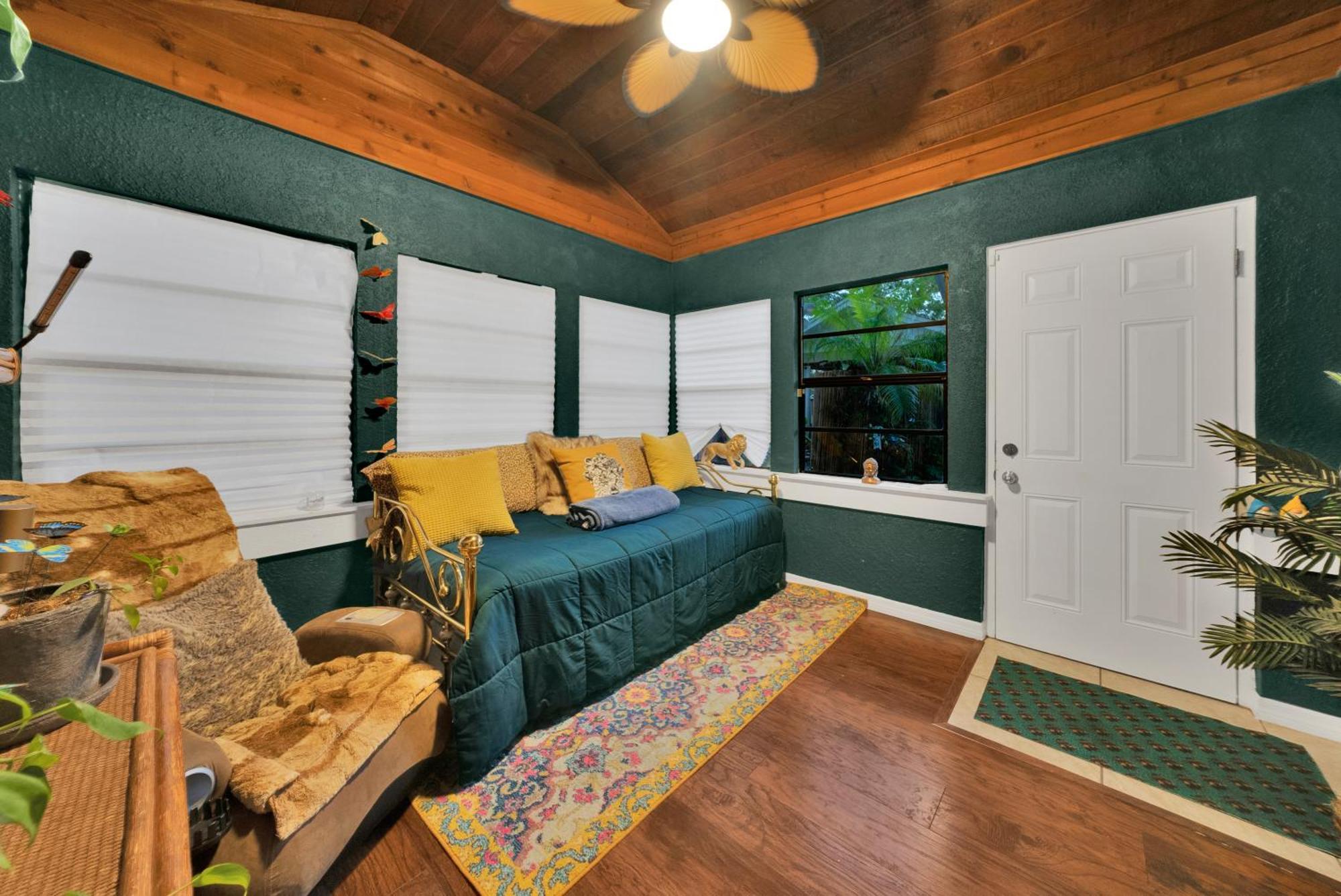 Holiday home Zen Jungle House By Busch Gardens Sleeps 10 With Outdoor Games And Bikes! Tampa