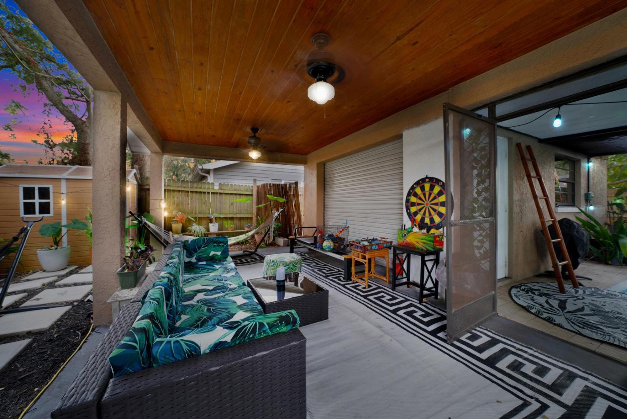 Ferienhaus Zen Jungle House By Busch Gardens Sleeps 10 With Outdoor Games And Bikes!